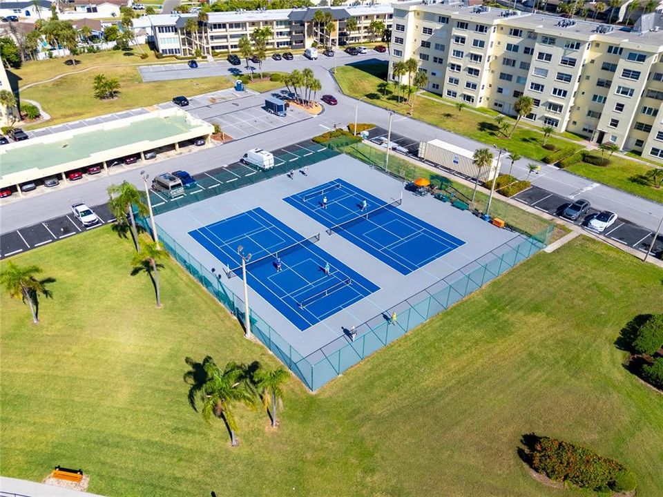 待售: $325,000 (2 贝兹, 2 浴室, 1050 平方英尺)