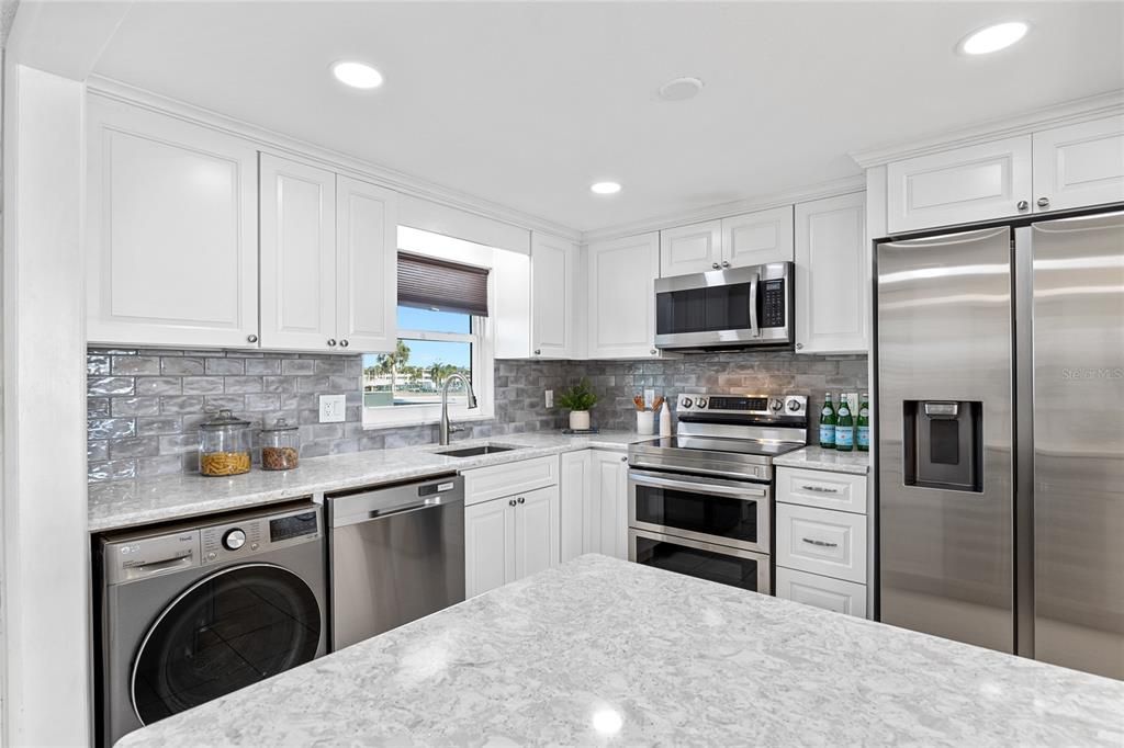 待售: $325,000 (2 贝兹, 2 浴室, 1050 平方英尺)