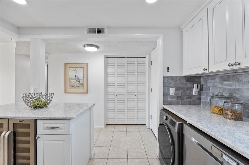 待售: $325,000 (2 贝兹, 2 浴室, 1050 平方英尺)