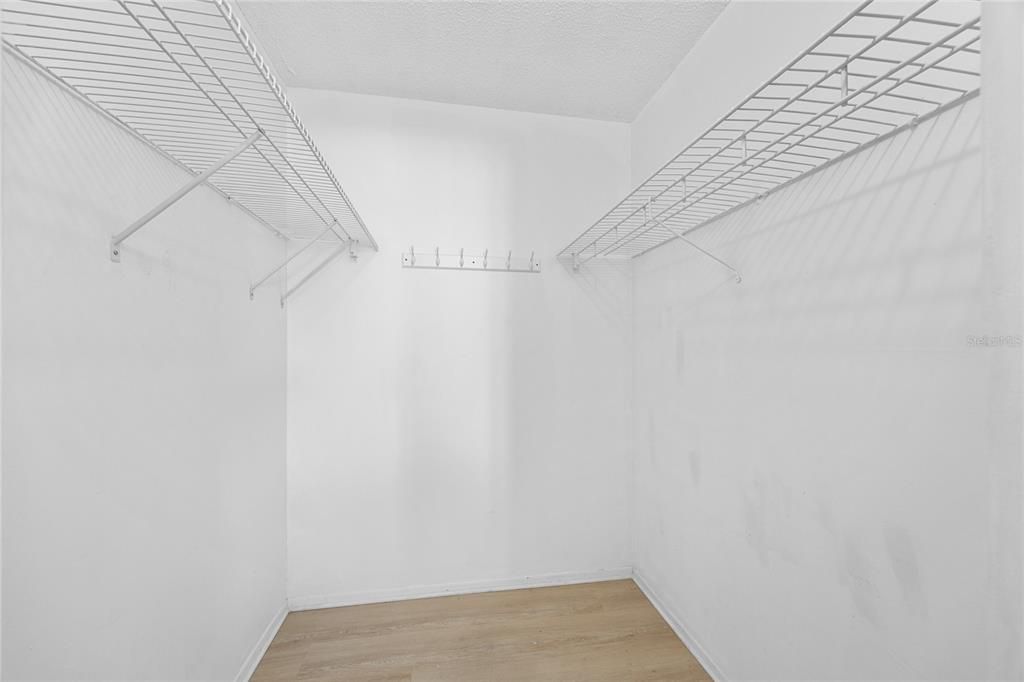 待售: $325,000 (2 贝兹, 2 浴室, 1050 平方英尺)