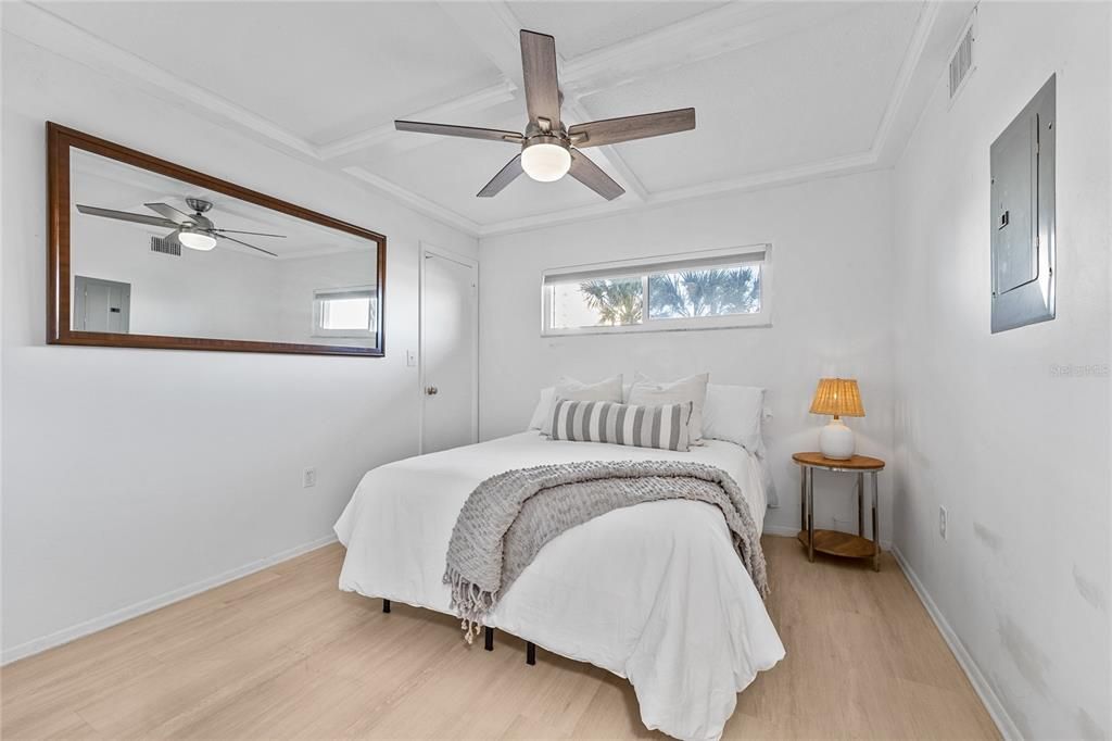 待售: $325,000 (2 贝兹, 2 浴室, 1050 平方英尺)