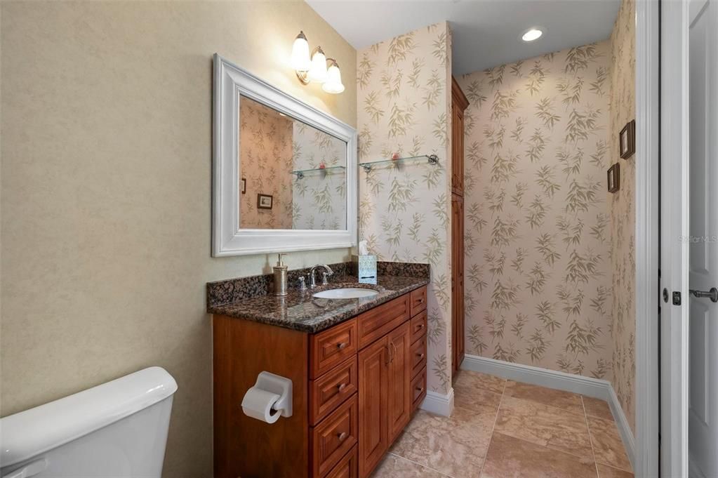 合同活跃: $639,000 (3 贝兹, 3 浴室, 2745 平方英尺)