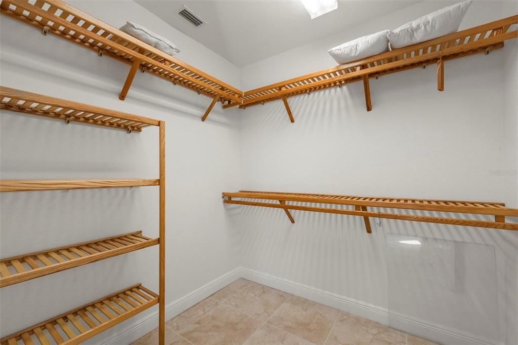 合同活跃: $639,000 (3 贝兹, 3 浴室, 2745 平方英尺)