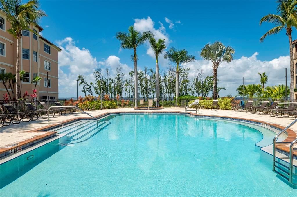 合同活跃: $639,000 (3 贝兹, 3 浴室, 2745 平方英尺)