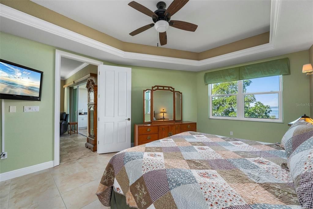 合同活跃: $639,000 (3 贝兹, 3 浴室, 2745 平方英尺)