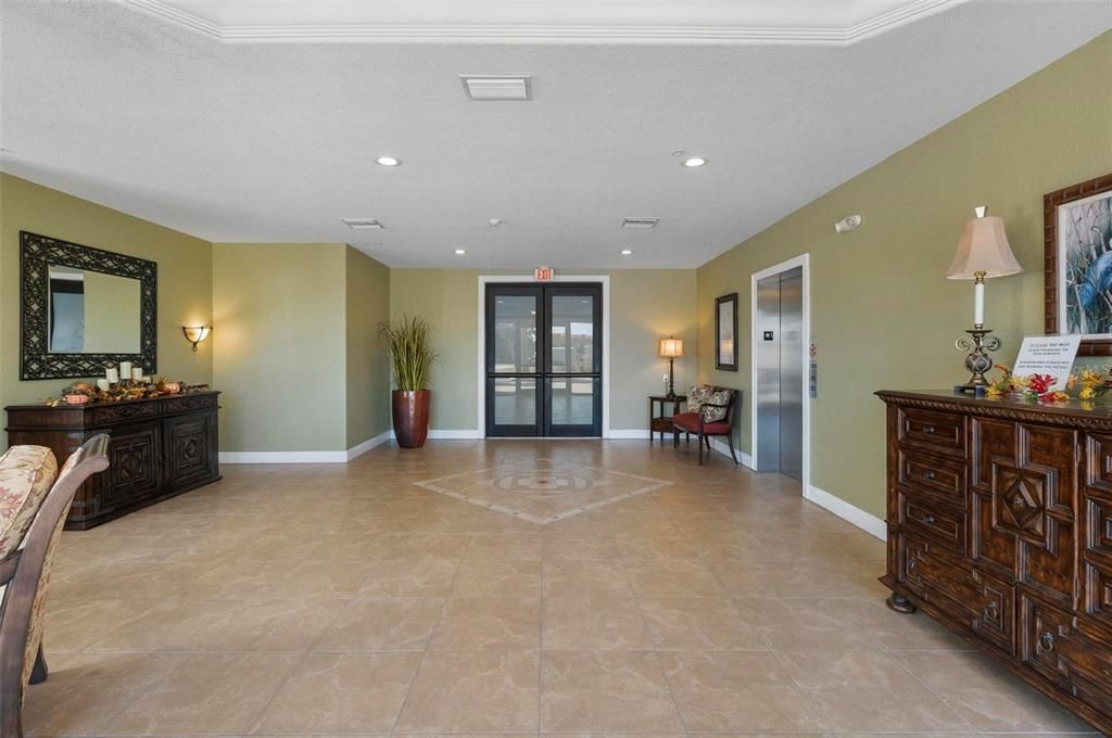 合同活跃: $639,000 (3 贝兹, 3 浴室, 2745 平方英尺)