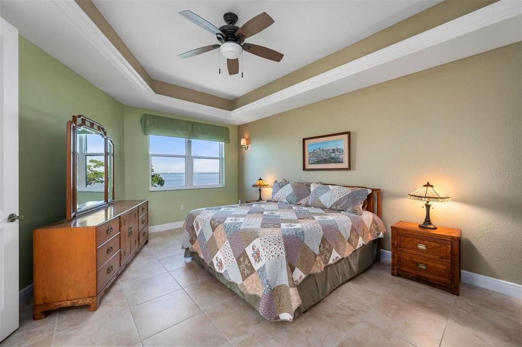 合同活跃: $639,000 (3 贝兹, 3 浴室, 2745 平方英尺)