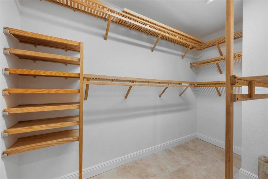 合同活跃: $639,000 (3 贝兹, 3 浴室, 2745 平方英尺)