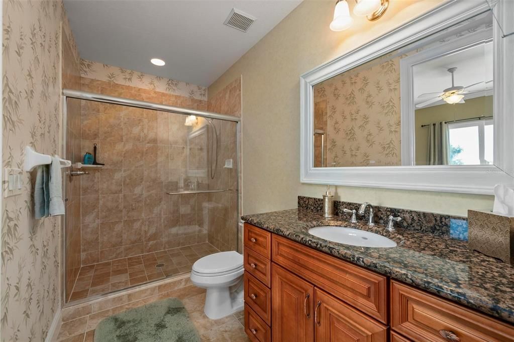 合同活跃: $639,000 (3 贝兹, 3 浴室, 2745 平方英尺)