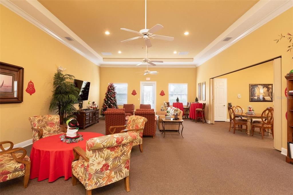 合同活跃: $639,000 (3 贝兹, 3 浴室, 2745 平方英尺)