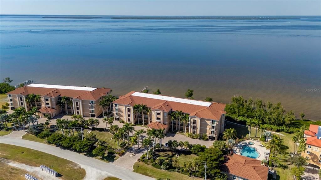 合同活跃: $639,000 (3 贝兹, 3 浴室, 2745 平方英尺)