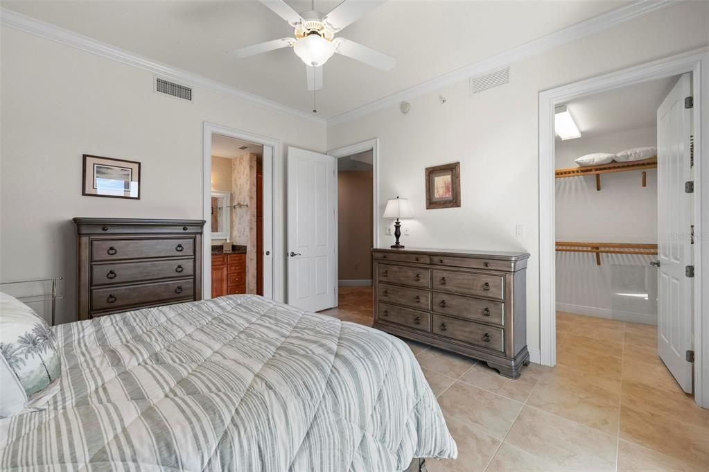 合同活跃: $639,000 (3 贝兹, 3 浴室, 2745 平方英尺)