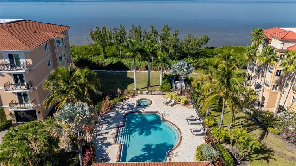 合同活跃: $639,000 (3 贝兹, 3 浴室, 2745 平方英尺)