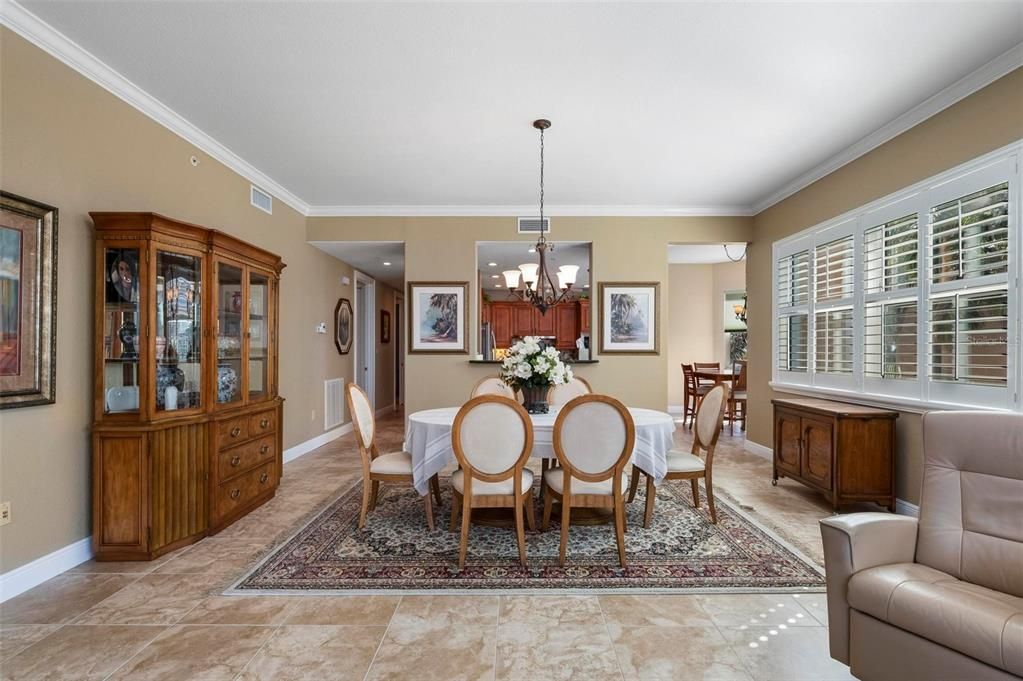 合同活跃: $639,000 (3 贝兹, 3 浴室, 2745 平方英尺)