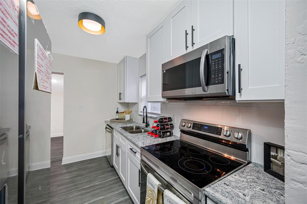 For Rent: $2,350 (2 beds, 2 baths, 1096 Square Feet)
