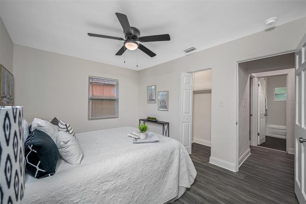 For Rent: $2,350 (2 beds, 2 baths, 1096 Square Feet)