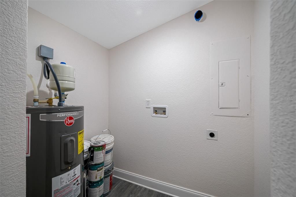 For Rent: $2,350 (2 beds, 2 baths, 1096 Square Feet)