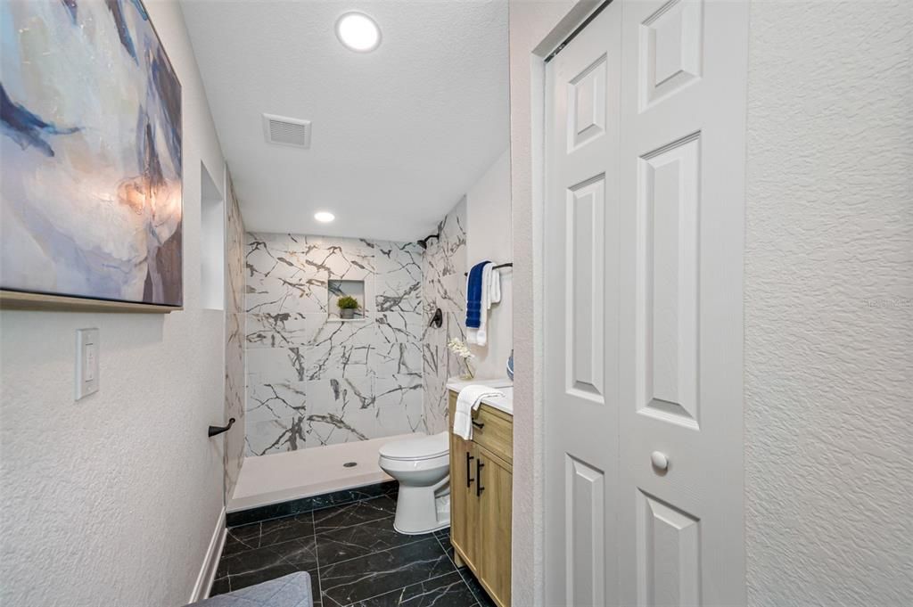 For Rent: $2,350 (2 beds, 2 baths, 1096 Square Feet)