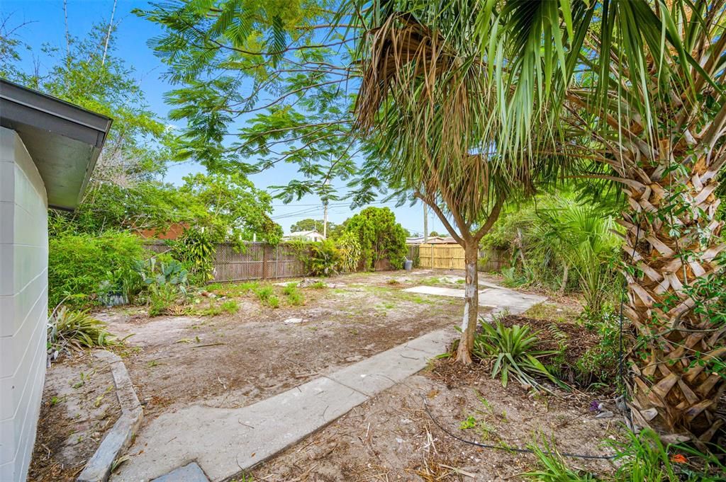 For Rent: $2,350 (2 beds, 2 baths, 1096 Square Feet)