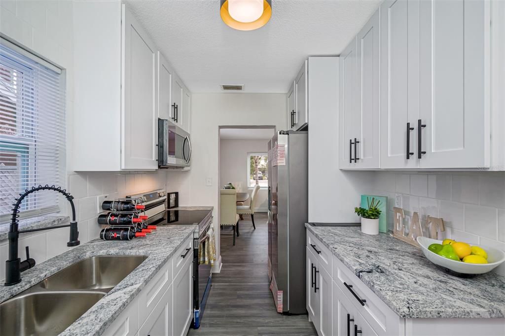 For Rent: $2,350 (2 beds, 2 baths, 1096 Square Feet)