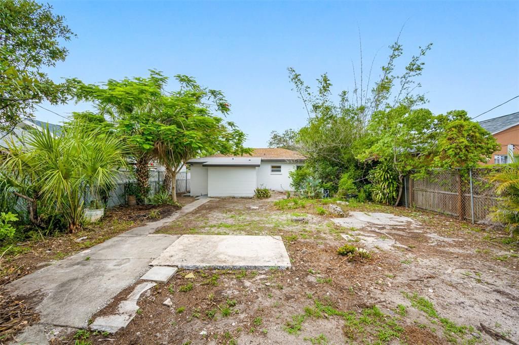 For Rent: $2,350 (2 beds, 2 baths, 1096 Square Feet)