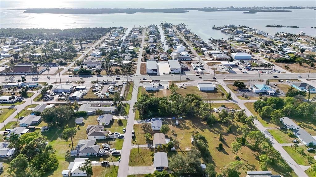 For Sale: $220,000 (2 beds, 1 baths, 869 Square Feet)