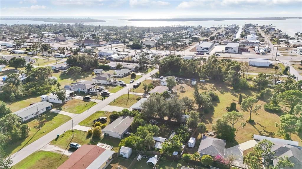 For Sale: $220,000 (2 beds, 1 baths, 869 Square Feet)