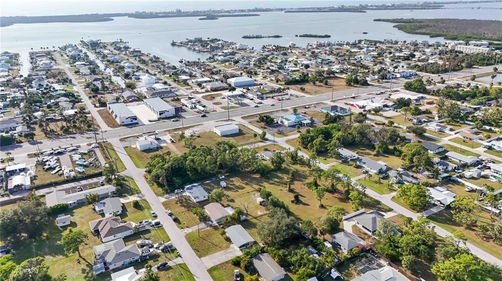 For Sale: $220,000 (2 beds, 1 baths, 869 Square Feet)