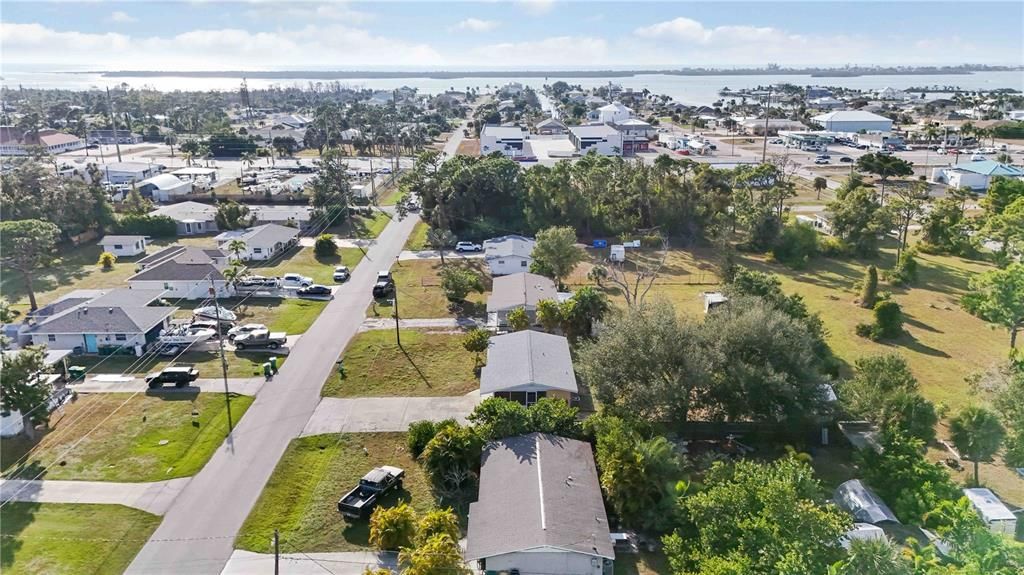 For Sale: $220,000 (2 beds, 1 baths, 869 Square Feet)