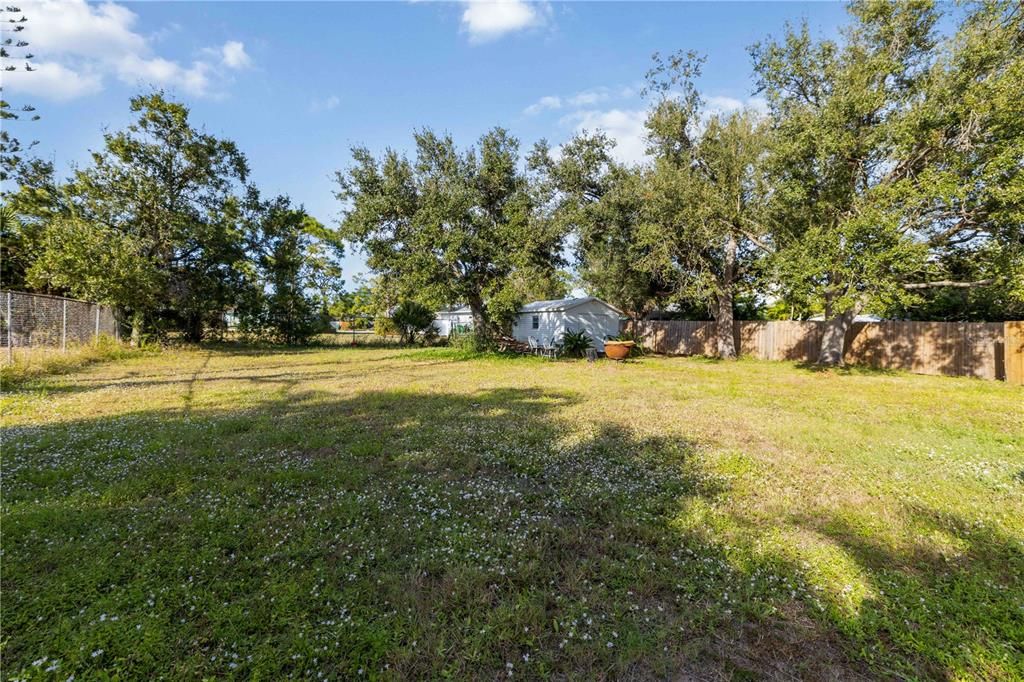 For Sale: $220,000 (2 beds, 1 baths, 869 Square Feet)