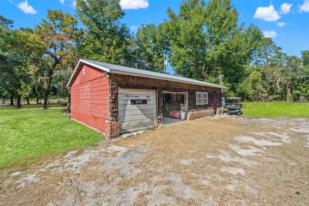 For Sale: $1,750,000 (3 beds, 2 baths, 2085 Square Feet)