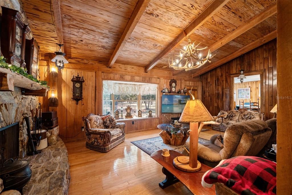 For Sale: $1,750,000 (3 beds, 2 baths, 2085 Square Feet)