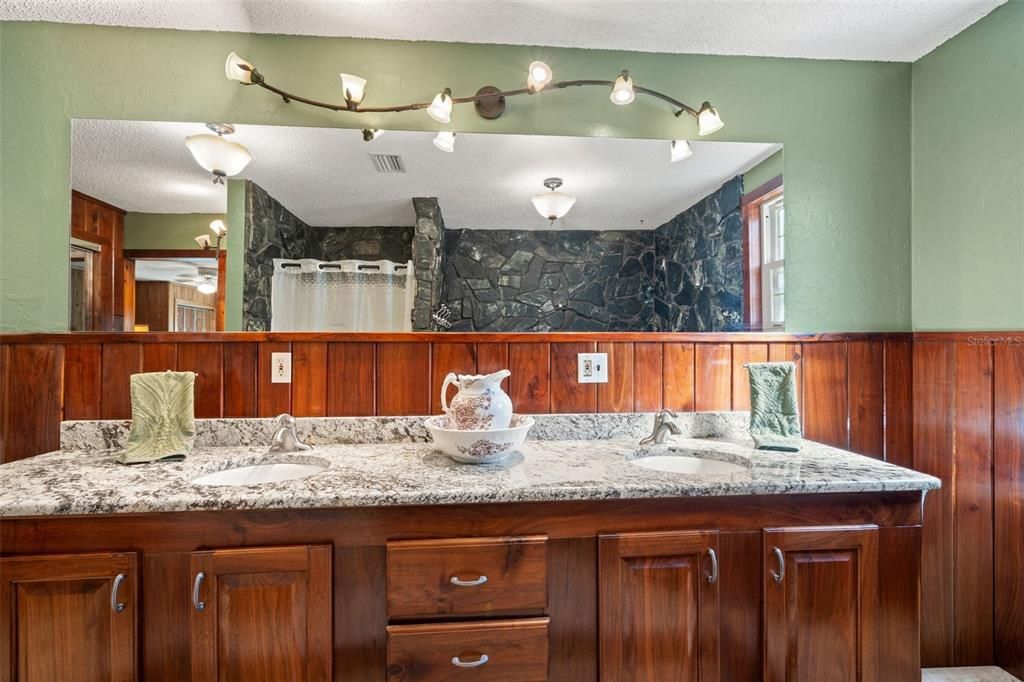 For Sale: $1,750,000 (3 beds, 2 baths, 2085 Square Feet)