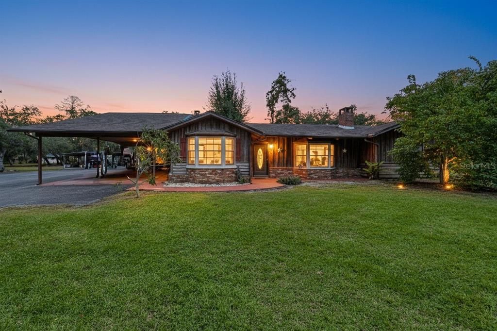 For Sale: $1,750,000 (3 beds, 2 baths, 2085 Square Feet)