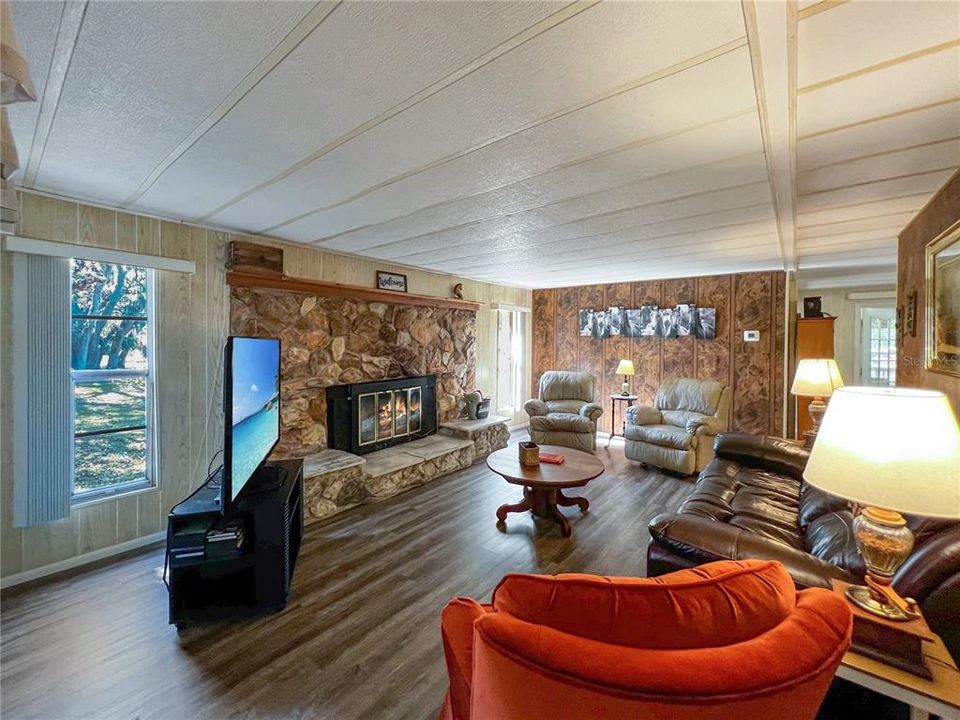 For Sale: $1,750,000 (3 beds, 2 baths, 2085 Square Feet)