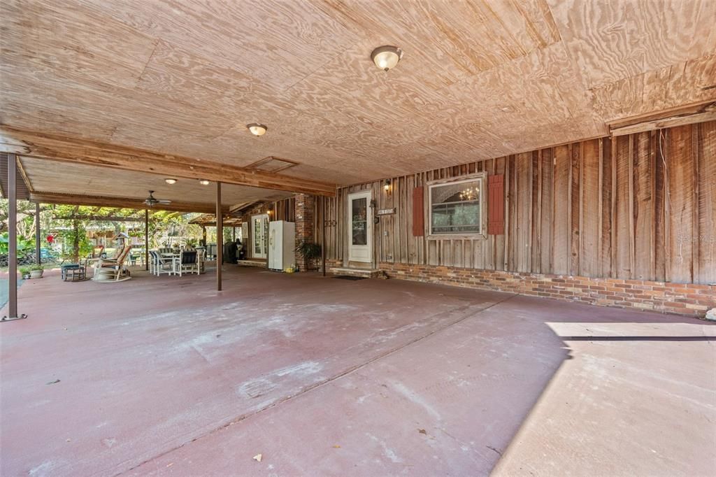 For Sale: $1,750,000 (3 beds, 2 baths, 2085 Square Feet)