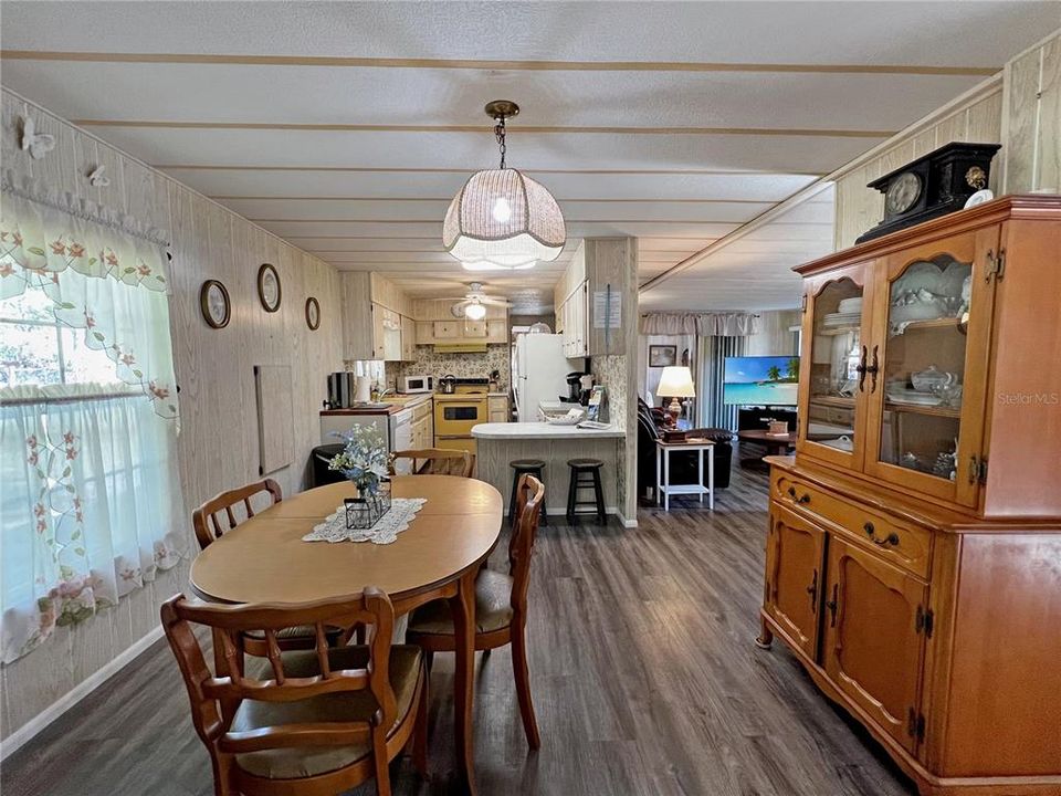 For Sale: $1,750,000 (3 beds, 2 baths, 2085 Square Feet)