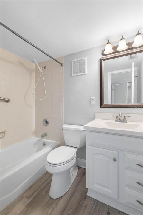 For Sale: $539,000 (2 beds, 2 baths, 1215 Square Feet)