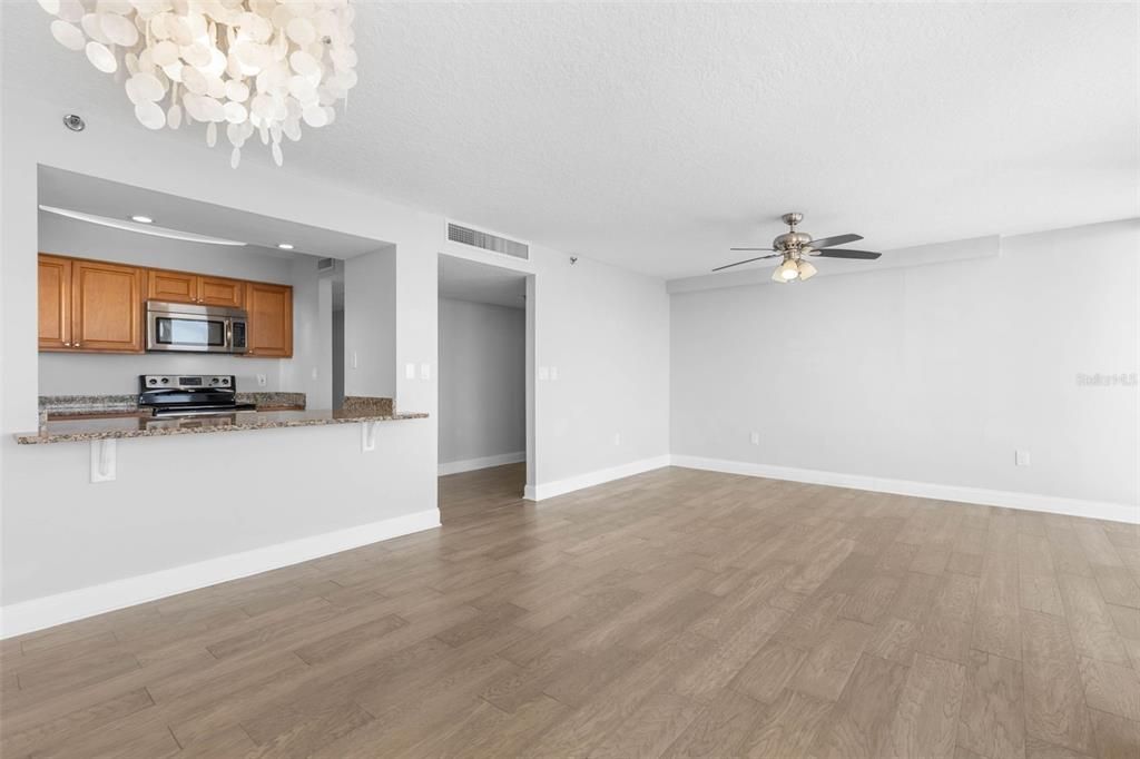 For Sale: $539,000 (2 beds, 2 baths, 1215 Square Feet)