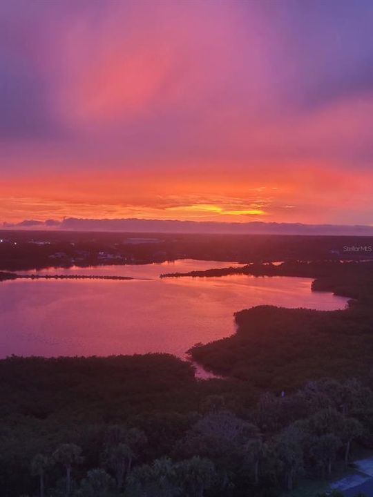 For Sale: $539,000 (2 beds, 2 baths, 1215 Square Feet)