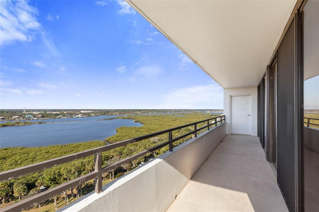 For Sale: $539,000 (2 beds, 2 baths, 1215 Square Feet)