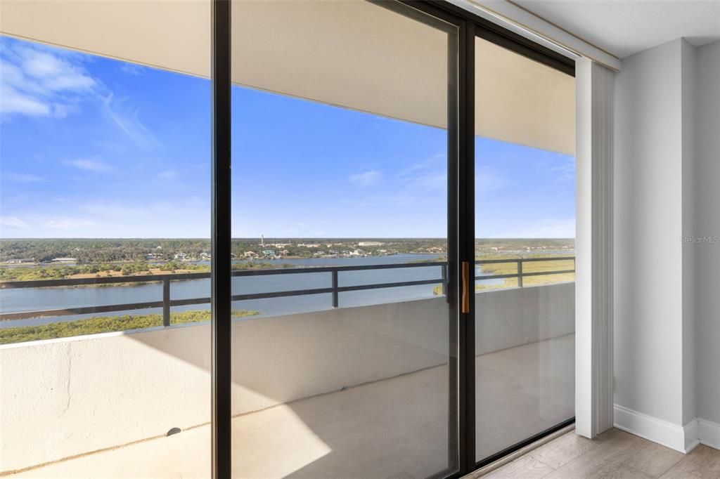 For Sale: $539,000 (2 beds, 2 baths, 1215 Square Feet)