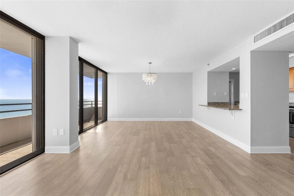 For Sale: $539,000 (2 beds, 2 baths, 1215 Square Feet)