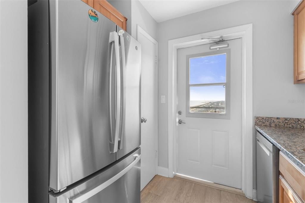 For Sale: $539,000 (2 beds, 2 baths, 1215 Square Feet)