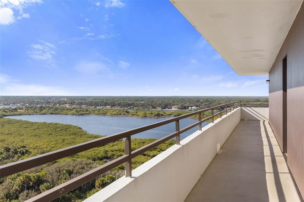 For Sale: $539,000 (2 beds, 2 baths, 1215 Square Feet)