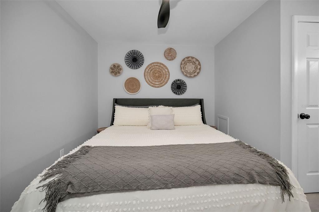 待售: $549,000 (1 贝兹, 1 浴室, 330 平方英尺)