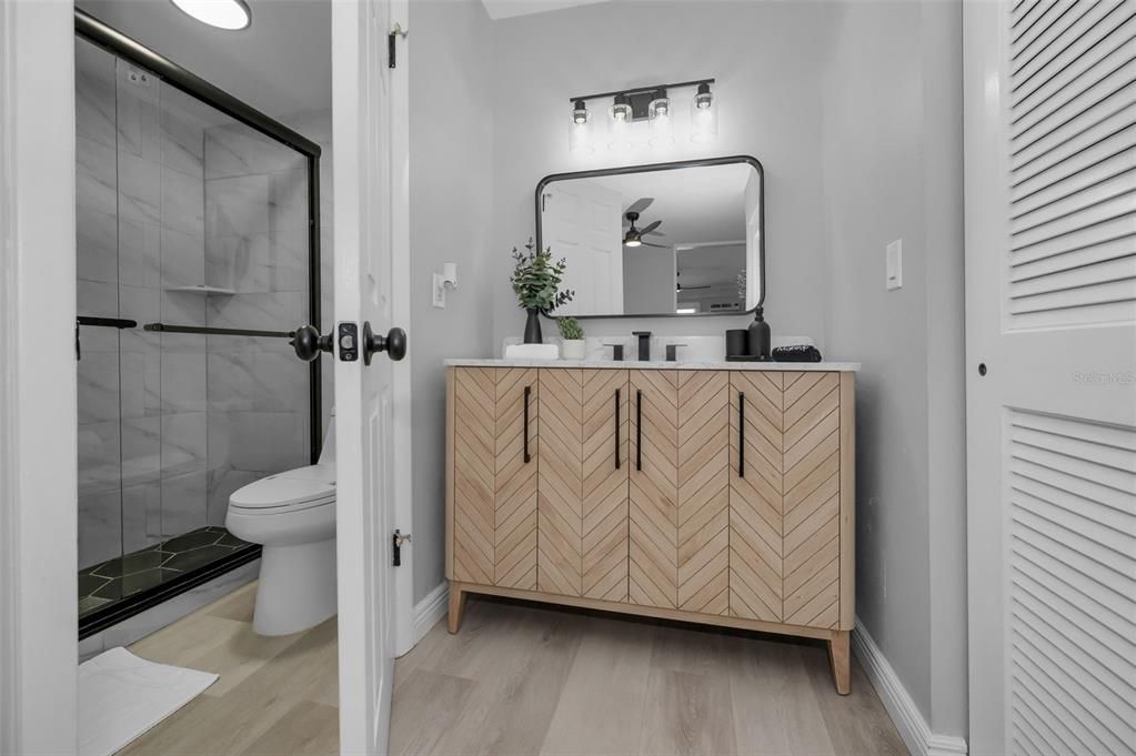 待售: $549,000 (1 贝兹, 1 浴室, 330 平方英尺)