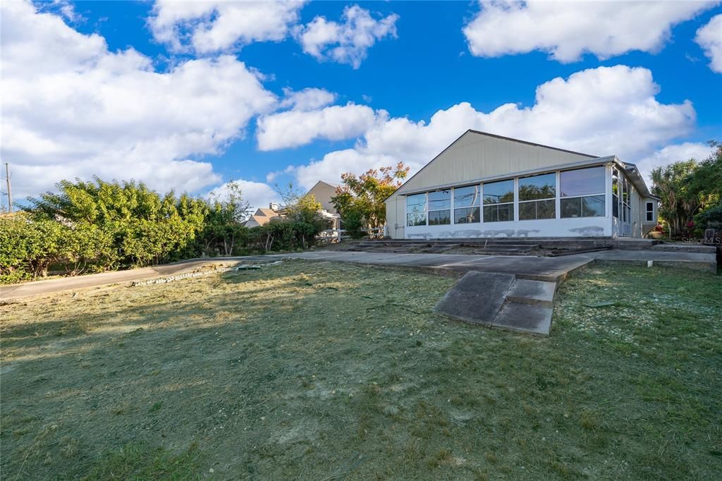 For Sale: $329,900 (3 beds, 2 baths, 1740 Square Feet)