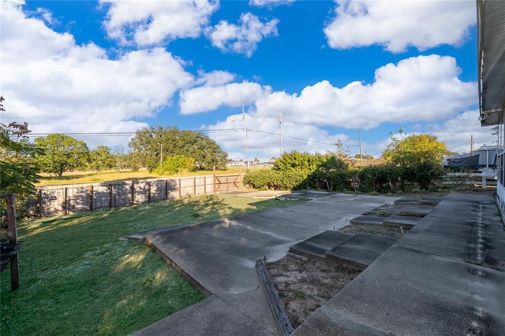 For Sale: $329,900 (3 beds, 2 baths, 1740 Square Feet)