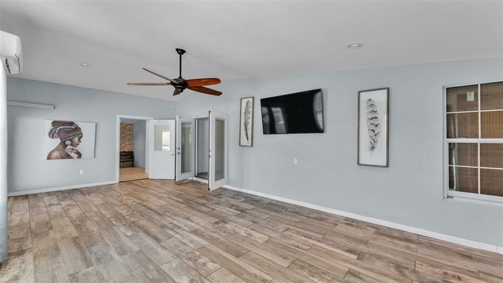 待售: $425,000 (4 贝兹, 3 浴室, 1649 平方英尺)